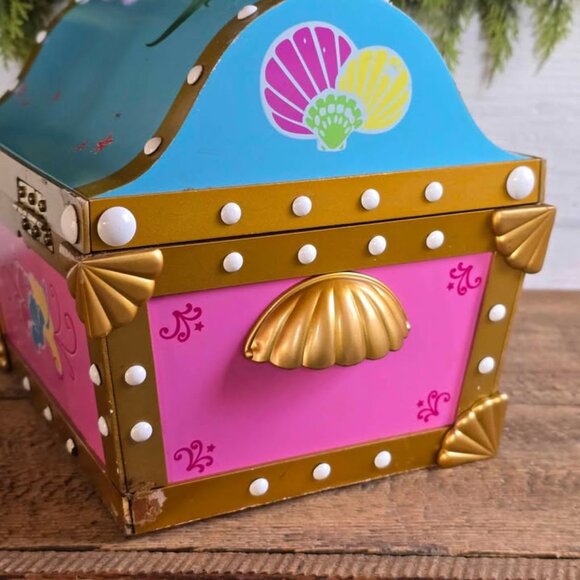Disney The Little Mermaid Ariel Treasure Chest Colorful Seashell Jewelry Box - Picture 6 of 10